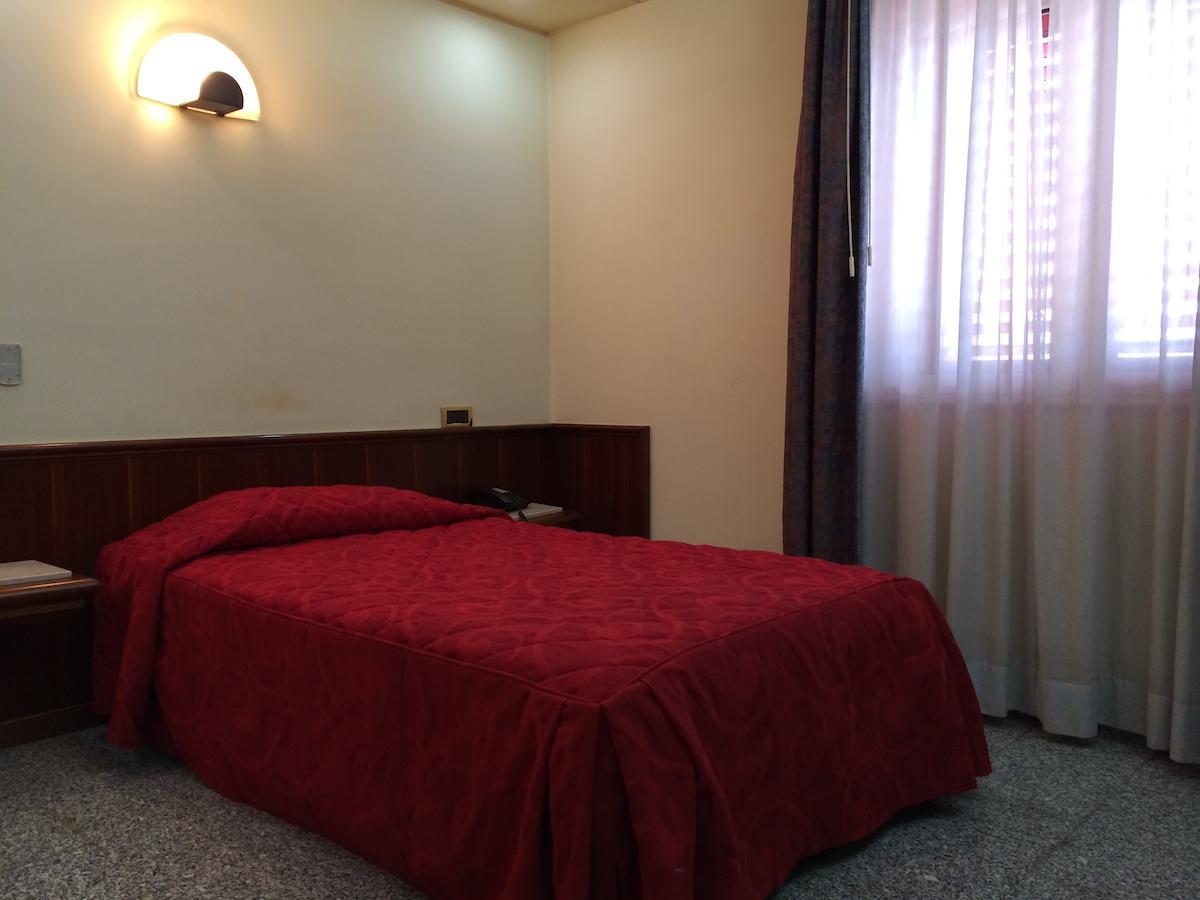 Re Di Cuori Hotel 卡伊阿内洛 客房 照片