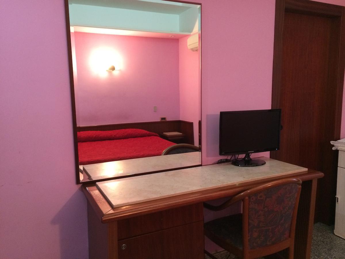 Re Di Cuori Hotel 卡伊阿内洛 客房 照片