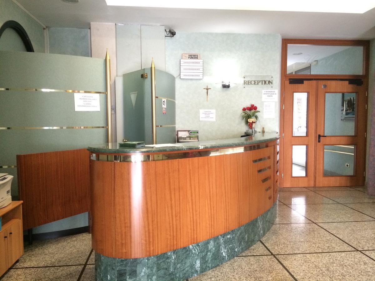 Re Di Cuori Hotel 卡伊阿内洛 外观 照片