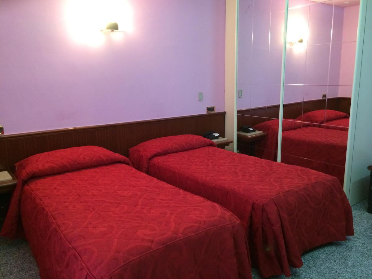 Re Di Cuori Hotel 卡伊阿内洛 客房 照片