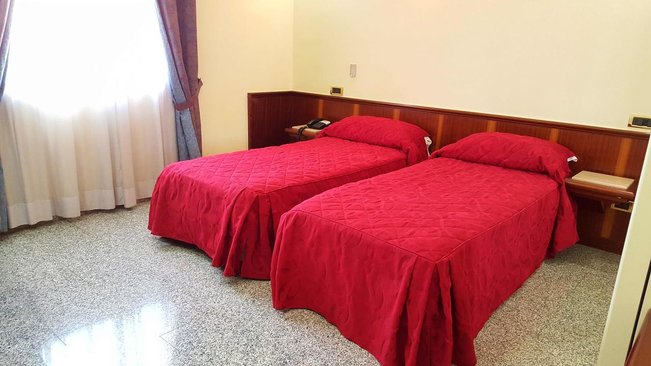 Re Di Cuori Hotel 卡伊阿内洛 外观 照片
